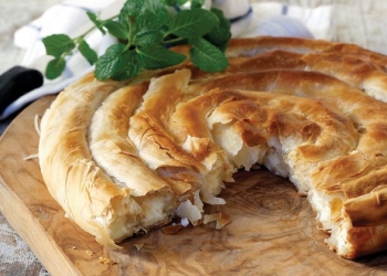 Χωριάτικη τυρόπιτα με Φέτα